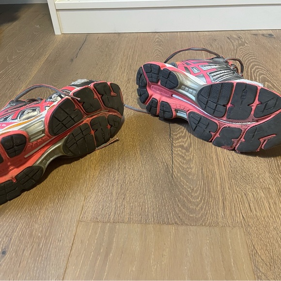 ASICS gel nimbus, lightly used - Picture 4 of 4